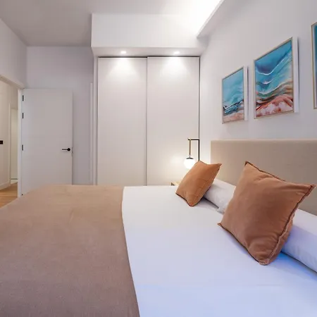 City Center + Parking Free Apartment *