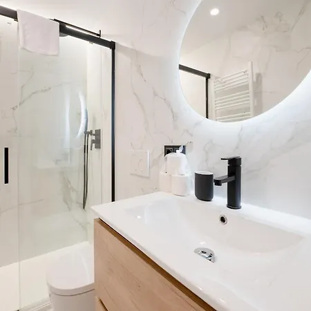 City Center + Parking Free Apartment *